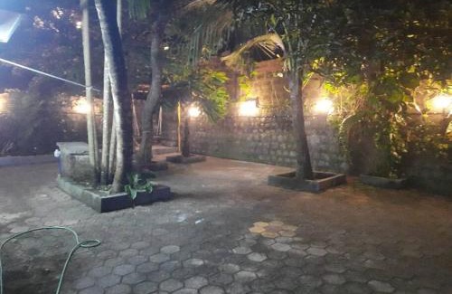 Adyar House | 2 BHK house, on premise parking, upto 10 guests