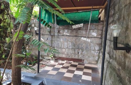 Adyar House | 2 BHK house, on premise parking, upto 10 guests