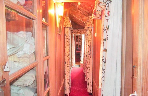 Nagin Bagh Boat Rental | 2 BHK Houseboat in Nigeen Lake, Srinagar(AE30), by GuestHouser