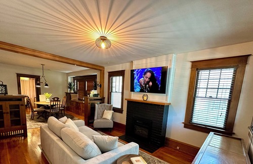 Greater Auburndale House | 2 blocks from local hospitals! Monthly rental perfect for medical professionals