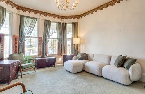 Gallipolis House | 2 Blocks to Ohio River! Historic Victorian Gem