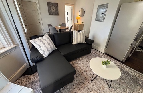Bayonne Apartment | 2 BR 15 Min to NYC: Parking, Pets OK, Laundry