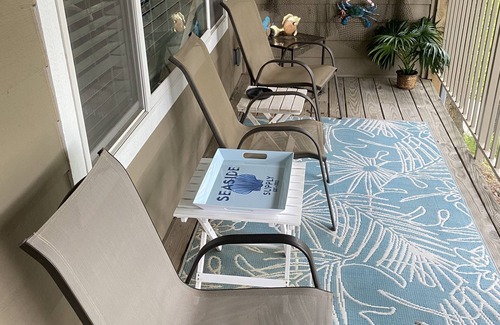 Lake Ozark Condo | 2 BR CONDO CLOSE TO EVERYTHING. MARIJUANA FREE ENTIRE COMPLEX