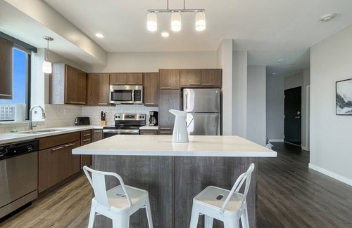 Downtown Des Moines Apartment | 2 BR Dwntwn Apt with Hot Tub