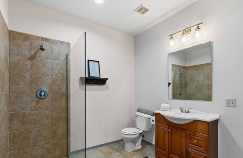 Downtown West House | 2 BR DWTN Loft✦Walk to Attractions✦Pet Friendly