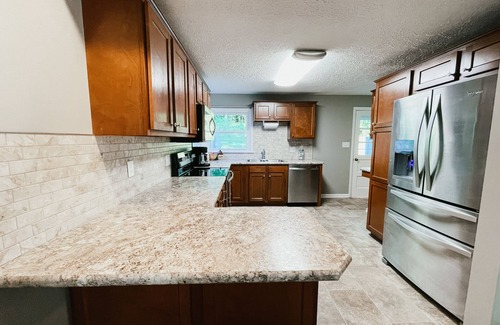 Millersburg House | 2 Br home with Hot-Tub! Quiet, dead end street