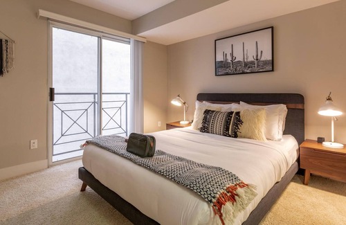 Pasadena Apartment | 2 BR in Pasadena, Gym, Pool + Parking