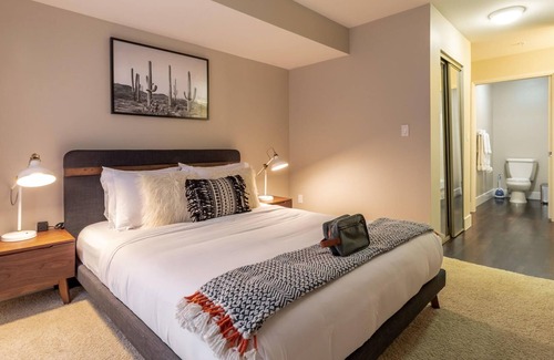 Pasadena Apartment | 2 BR in Pasadena, Gym, Pool + Parking