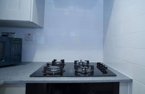 West Norwood House | 2 BR | Parking| Garden| Contractors welcome| Near West Norwood Station| sleeps 5