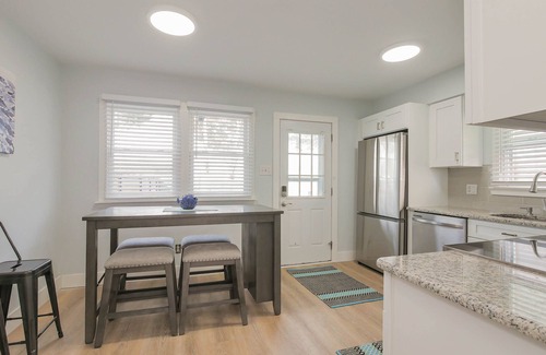 Southend House | 2-BR Sea Coral Beach House - 1.5 blocks from beach