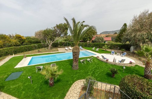 Piana Calzata Apartment | 2-Casa sul mare con piscina vicino Cefalù