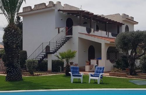 Piana Calzata Apartment | 2-Casa sul mare con piscina vicino Cefalù