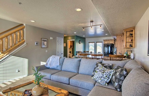 Eden Condo | 2-Condo Property w/Mtn Views by Golf & Ski Resort