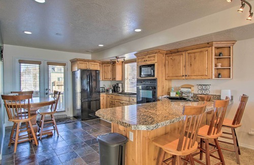Eden Condo | 2-Condo Property w/Mtn Views by Golf & Ski Resort