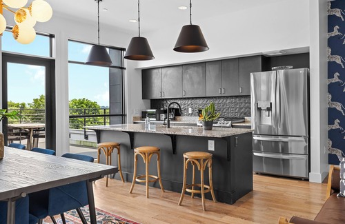 Melrose Condo | 2 Condos- 8 Min to Broadway-Rooftop Views-5 King
