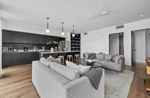 Eighth Avenue Condo | 2 Condos-8 Minutes to Broadway-Walkable-5 King