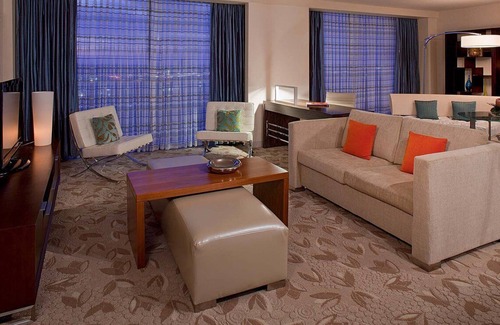 Lake Buena Vista Hotel | 2 Connecting Suites at a 4⭐️ Hotel