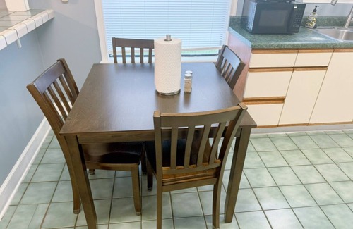 Arlington House | 2 Cozy bedroom house W/huge patio!