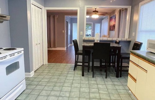 Arlington House | 2 Cozy bedroom house W/huge patio!