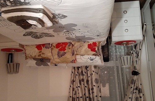 Ebbsfleet Valley Apartment | 2 Double rooms with 1 ensuite and 1 separate bathrooms plus kitchen and lounge.