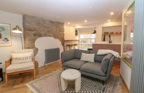 Melrose Apartment | 2 East Port