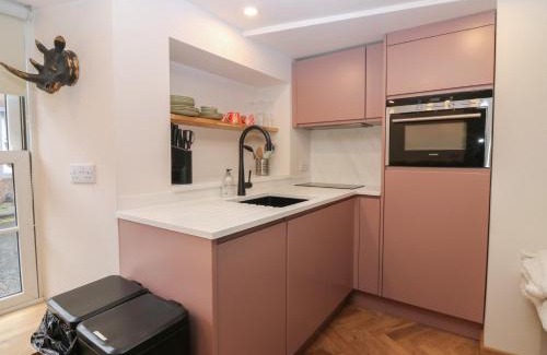 Melrose Apartment | 2 East Port
