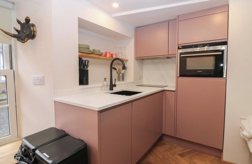 Gattonside Cottage | 2 EAST PORT, pet friendly, with a garden in Melrose