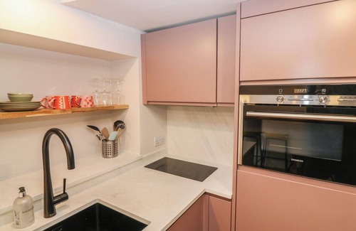 Gattonside Cottage | 2 EAST PORT, pet friendly, with a garden in Melrose