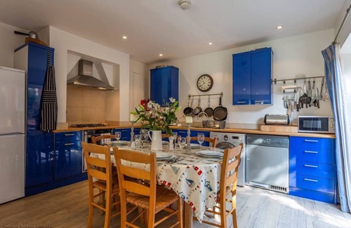 Seaview Cottage | 2 Elgin House - a semi detached house that sleeps 6 guests in 3 bedrooms