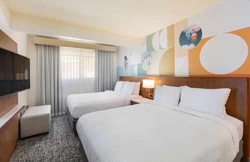 Anaheim Resort Hotel | 2 Family-Friendly Full Apartments w/Cozy Fireplace and Full Kitchen - Parking
