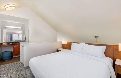 Anaheim Resort Hotel | 2 Family-Friendly Full Apartments w/Cozy Fireplace and Full Kitchen - Parking