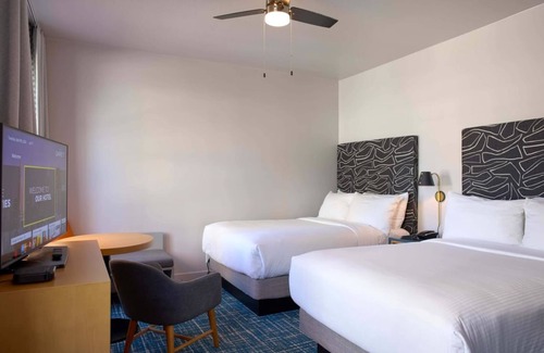 Downtown San Francisco Hotel | 2 Family-Friendly Units Cozy Room, Steps to Yerba Buena & Rooftop Pool in SF