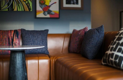 Downtown San Francisco Hotel | 2 Family-Friendly Units Cozy Room, Steps to Yerba Buena & Rooftop Pool in SF