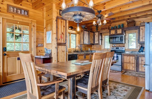 Luray Cabin | 2 Family Log Cabin ❃ A+ Vistas ❃ Starlink ❃ Fire Pit ❃ 15 miles to National Park