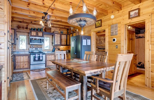 Luray Cabin | 2 Family Log Cabin ❃ A+ Vistas ❃ Starlink ❃ Fire Pit ❃ 15 miles to National Park