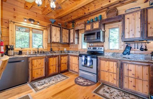 Luray Cabin | 2 Family Log Cabin ❃ A+ Vistas ❃ Starlink ❃ Fire Pit ❃ 15 miles to National Park