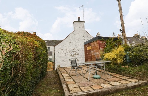 Gatehouse-of-Fleet Cottage | 2 FLEET STREET, pet friendly, with a garden in Gatehouse Of Fleet