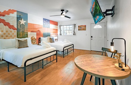 Canyon Lake Cabin | 2 Full Beds Ste w/Kitchenette AT OPEN Boat Ramp #1