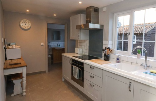 Saxmundham Cottage | 2 GREENSLEEVES, pet friendly, with open fire in Friston