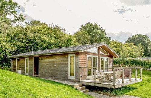 Looe House | 2 HEDGEROWS, family friendly, with hot tub in Lanreath