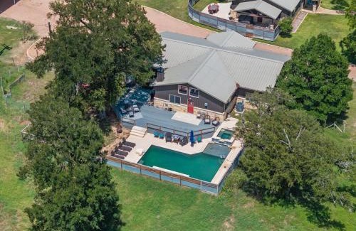 Fredericksburg House | 2 Home Getaway-Pool-Hot Tub-Pickleball Court
