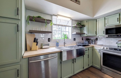 Brunswick House | 2 Houses 20 Mins to Beach - Sleeps 16