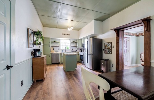 Brunswick House | 2 Houses 20 Mins to Beach - Sleeps 16