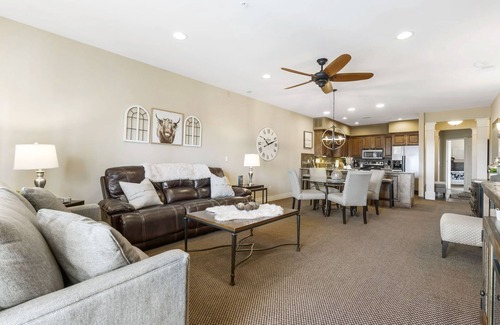 Branson Condo | 2 HUGE LUXURY Condos w/Pool & Elevator! Fun! Rec PLEX!12 Min To SDC and TR LK!