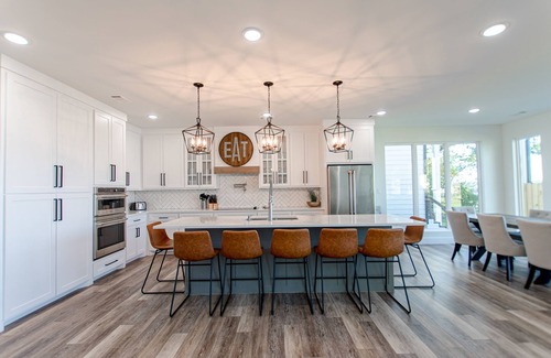 Carolyn Estates House | 2 Large lakehouses -Both can be rented for large groups