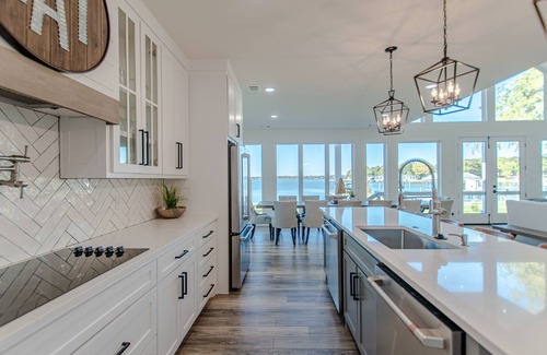 Carolyn Estates House | 2 Large lakehouses -Both can be rented for large groups