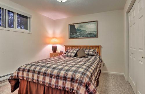 Lemoyne House | 2-Level Home with Deck half Mi to Lake McConaughy!