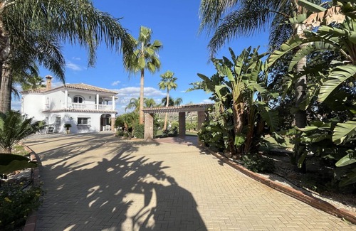 Alhaurin el Grande House | 2 luxury adjoining villas with 2 pools, in 2 acres of countryside (7BR, 7BA)