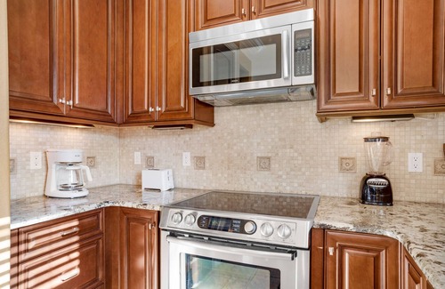Villages of Crystal Beach House | ⭐2 Master Suites-Walk 2 Crystal Beach-Lagoon Pool-Hot Tub-4BR Tahitian Paradise