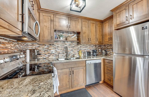 Glenwood Grove - North Iris Condo | 2 Mi to CU Boulder: Mtn-View Condo w/Pool Access